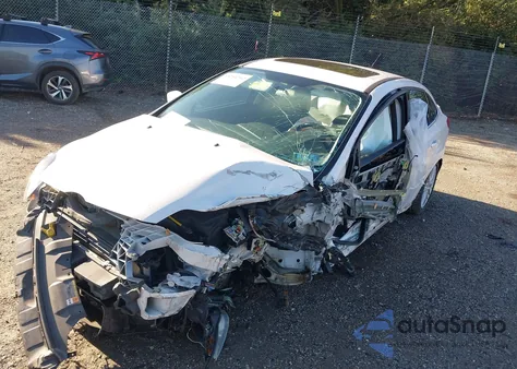 2014 Ford Focus Titanium z USA, uszkodzony, nr VIN 1FADP3J2XEL121192